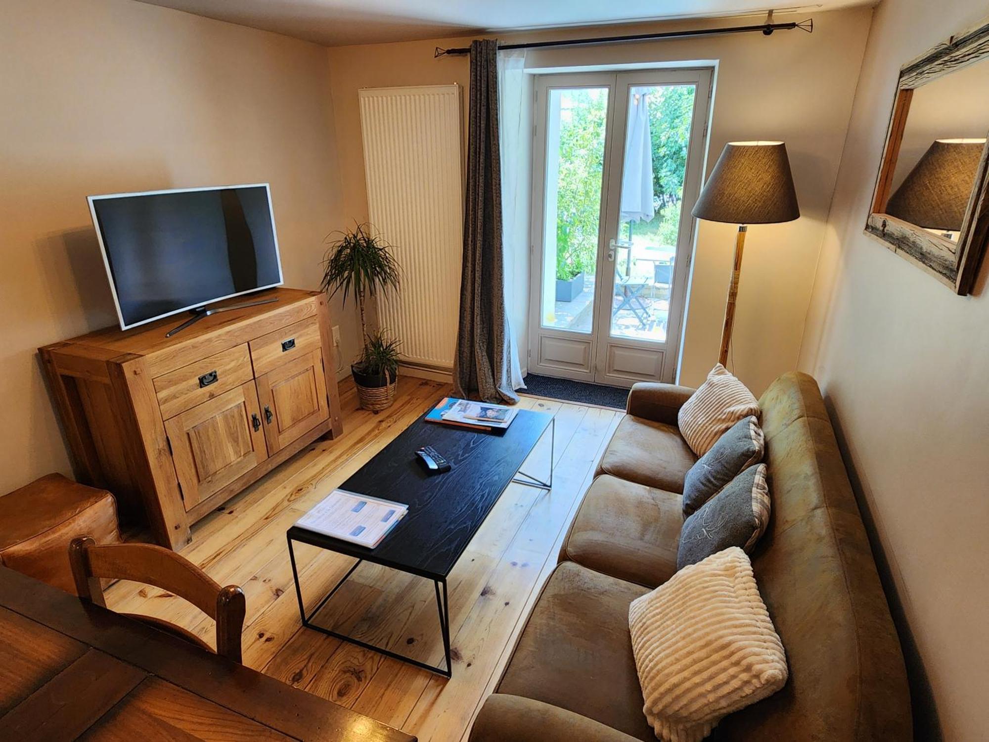 La Girandole Chambre D'Hotes Et Location D'Appartement 阿维厄 外观 照片
