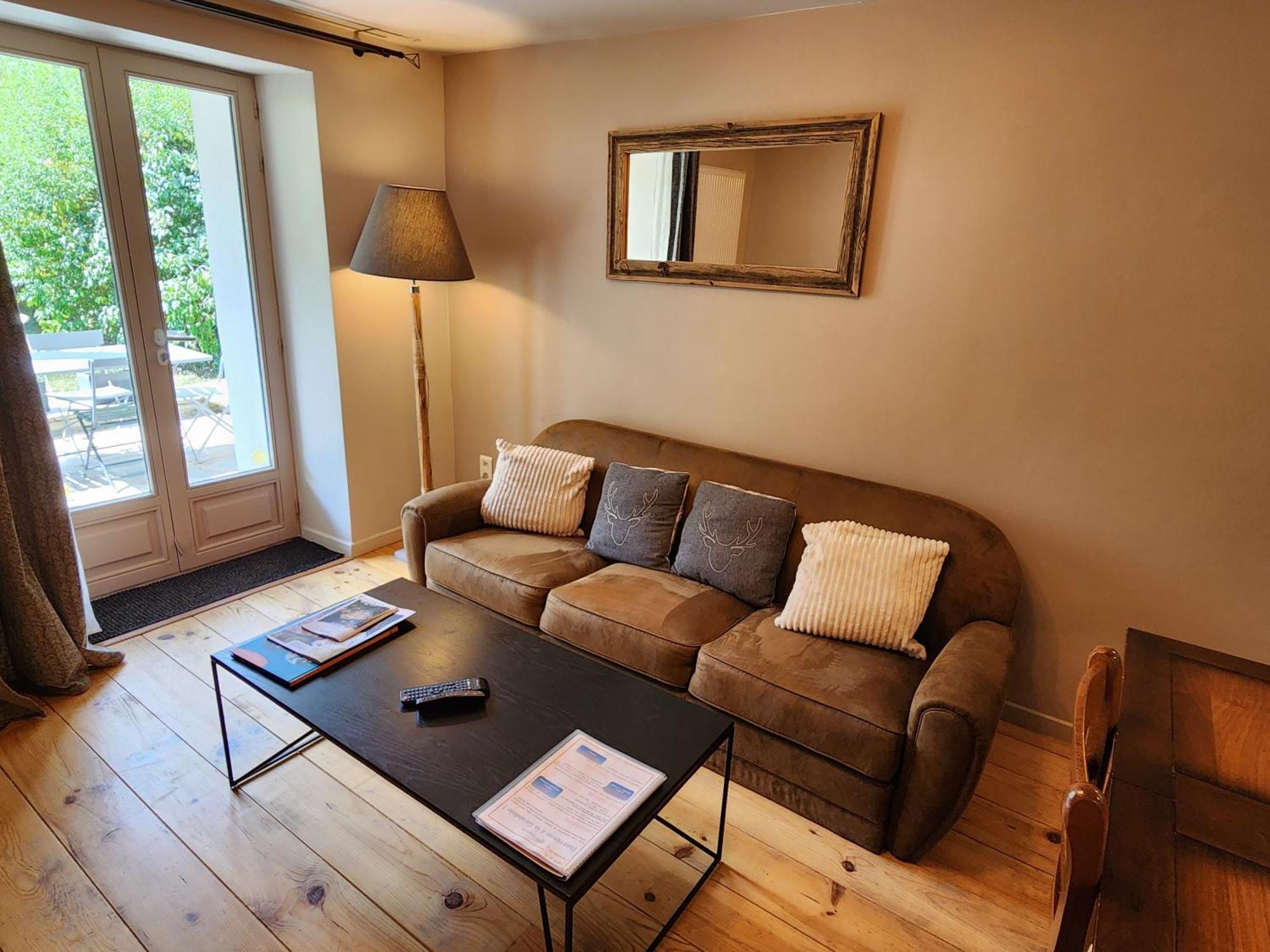 La Girandole Chambre D'Hotes Et Location D'Appartement 阿维厄 外观 照片
