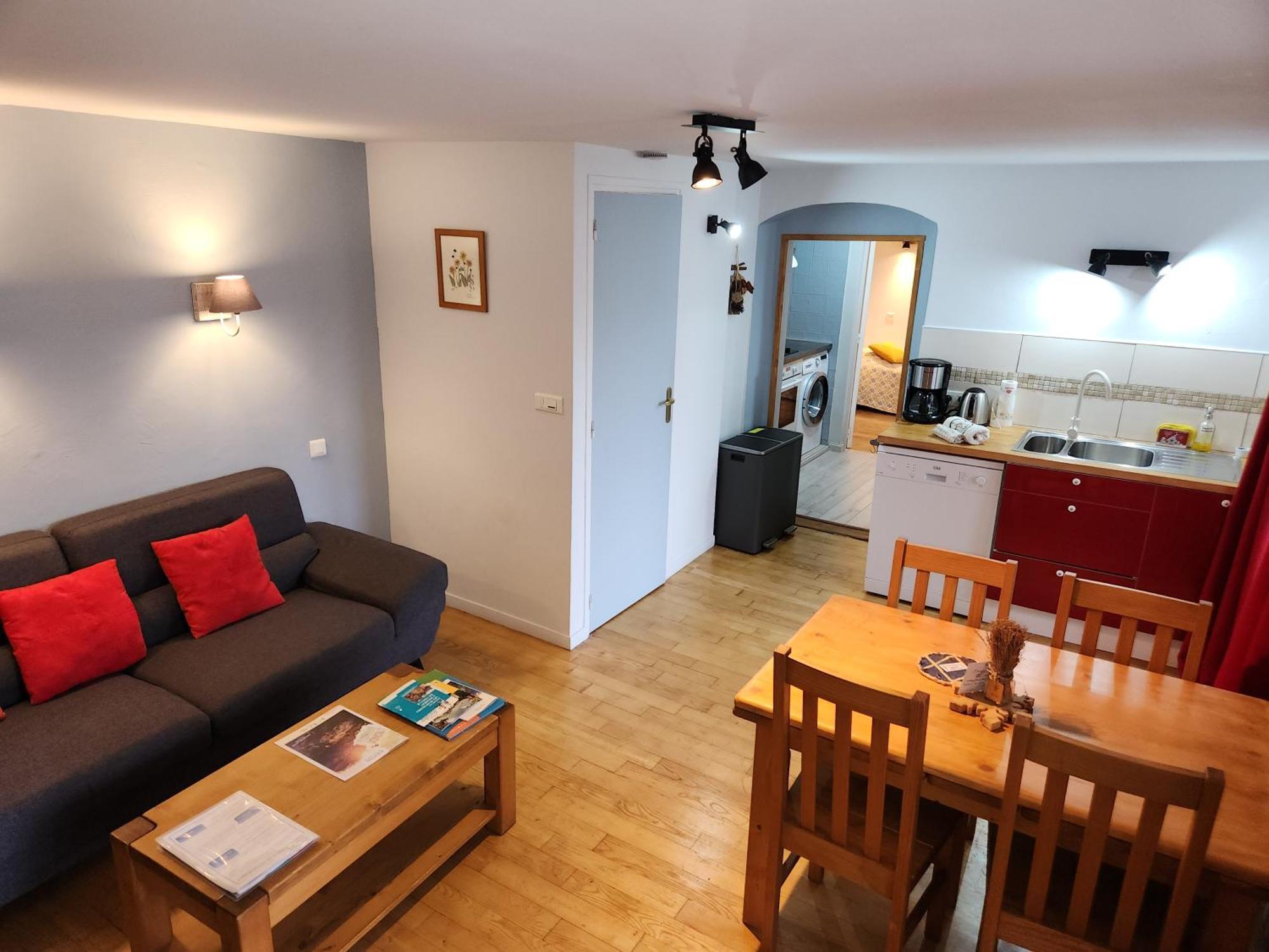 La Girandole Chambre D'Hotes Et Location D'Appartement 阿维厄 外观 照片