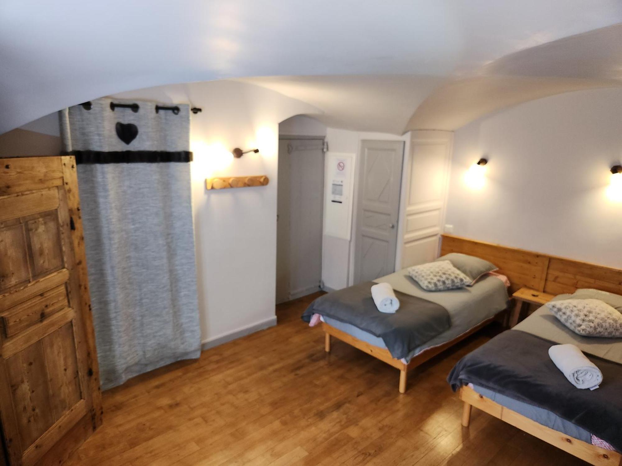 La Girandole Chambre D'Hotes Et Location D'Appartement 阿维厄 外观 照片