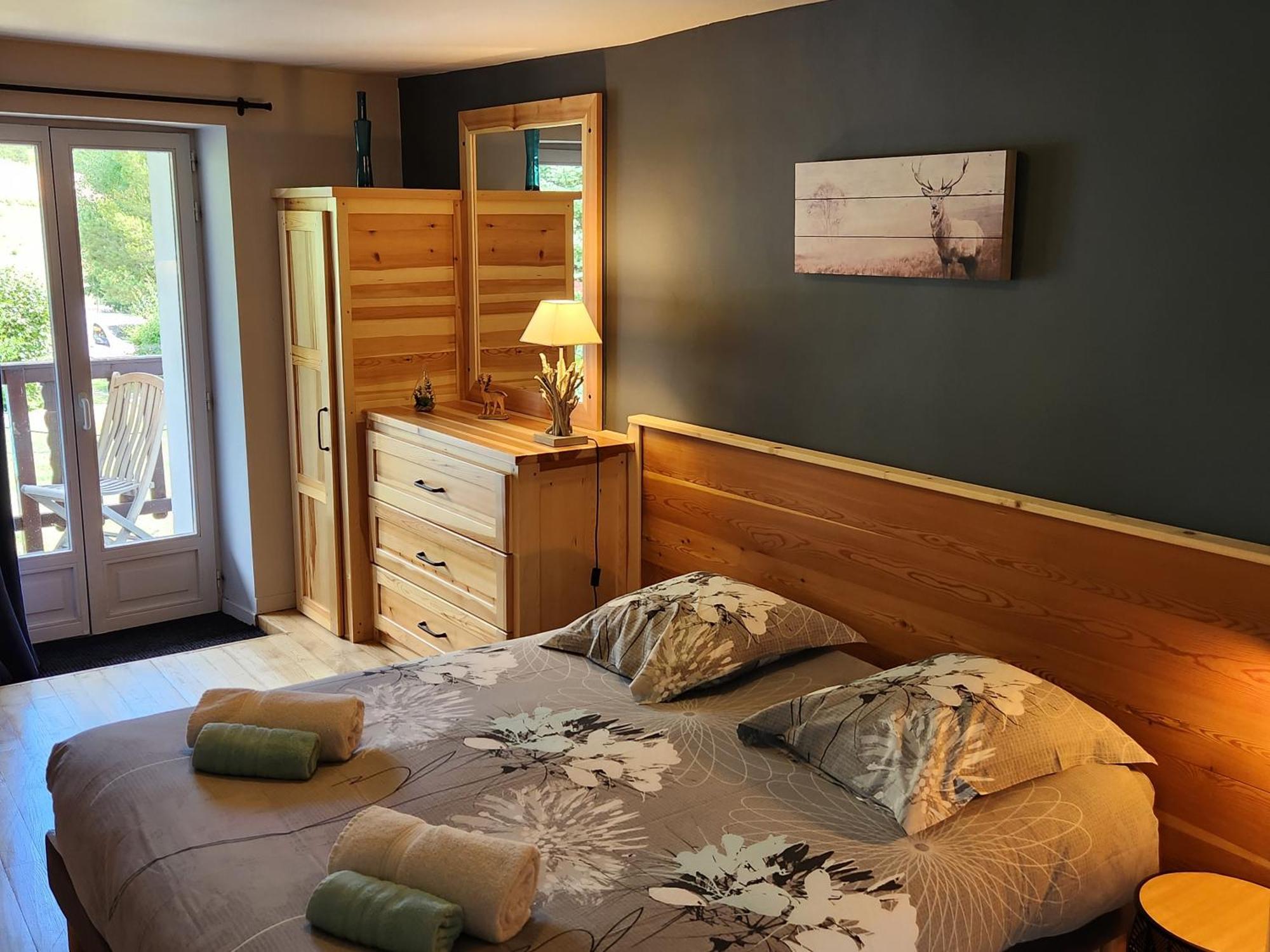 La Girandole Chambre D'Hotes Et Location D'Appartement 阿维厄 外观 照片