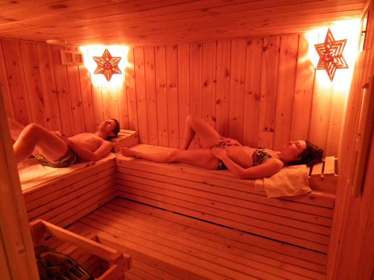 La Girandole Chambre D'Hotes Et Location D'Appartement 阿维厄 外观 照片